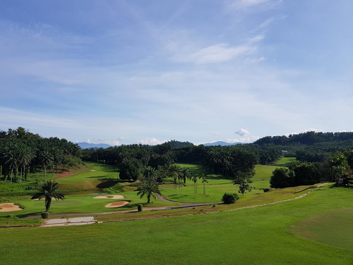 Bukit Beruntung Golf & Country Resort Kuala Lumpur, Malasia — Reserva ...